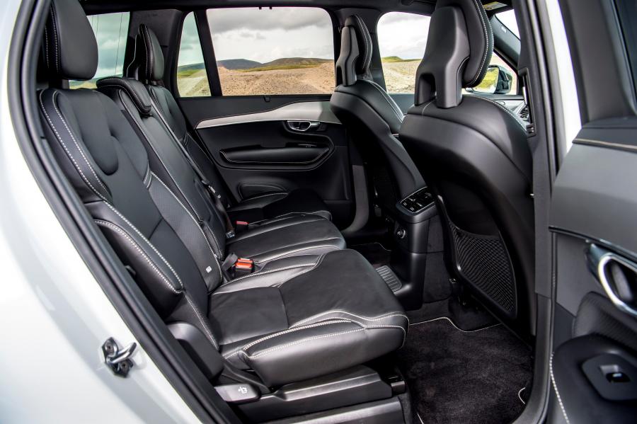 Интерьер Volvo XC90 T8 Twin Engine R-Design 2019 года  (UK) (фото 23 из 40)
